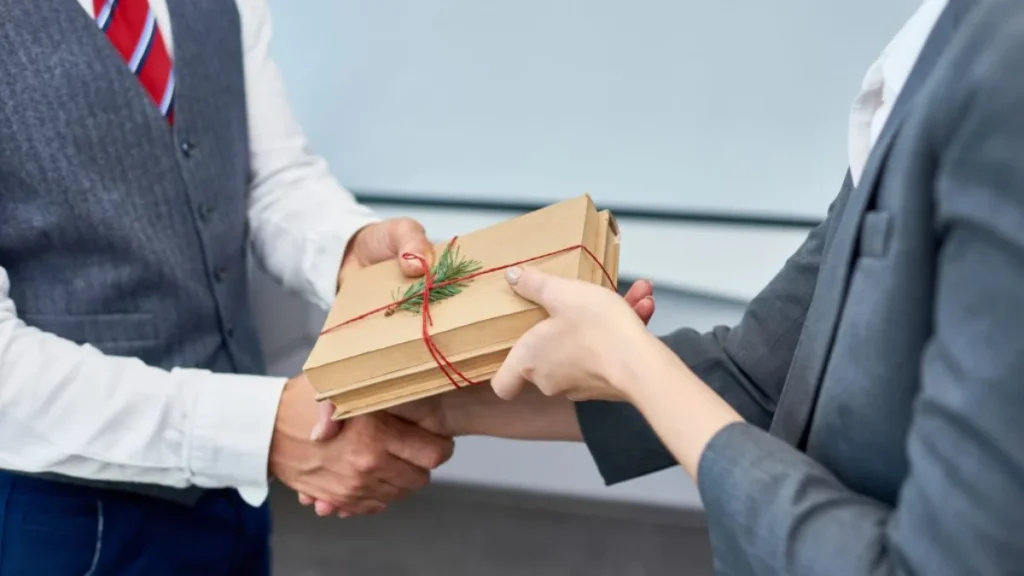 Mother's Day Gift Box vs Hamper: Which Format Wins for Gifting?